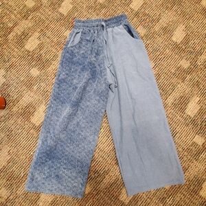 High-waisted, wide leg, two-toned elastic waist blue pants size M